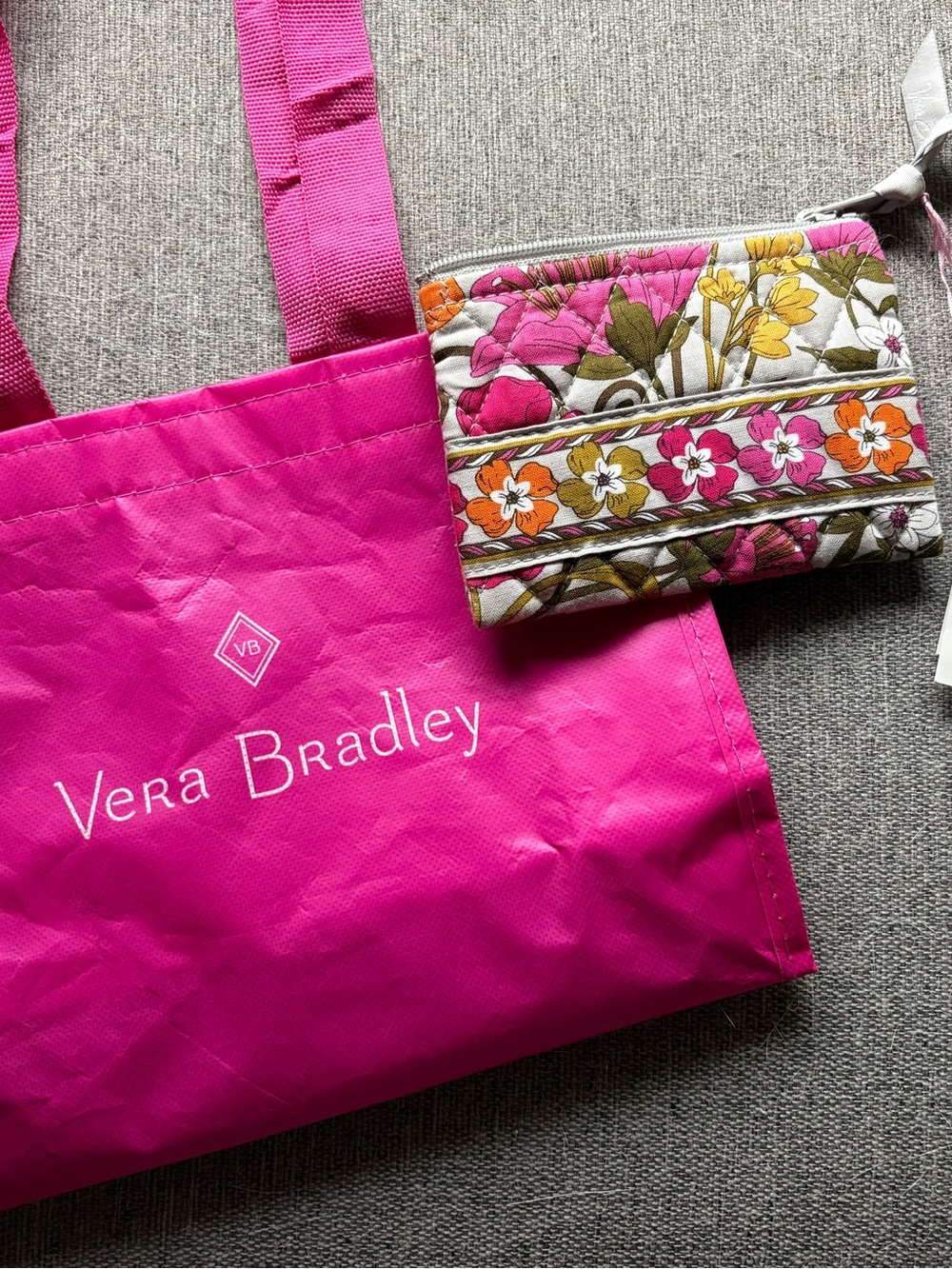 NWT$29.99 Retired Vera Bradley Coin Purse
Tea Garden